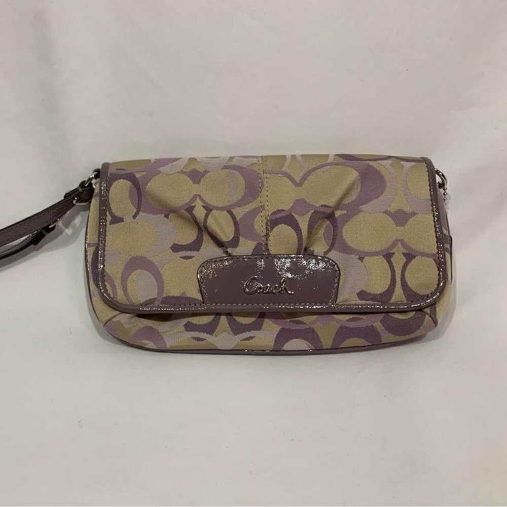 𝅺coach wristlet. Brand new! Tan/purple. Card organizer built in.